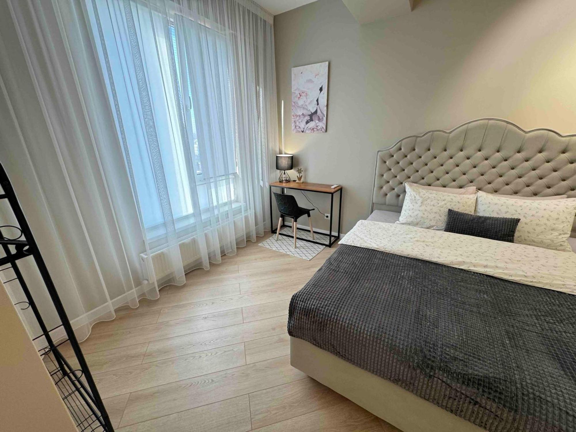 Rentnow Modern Business Apartment With 3 Bedrooms In Centre Chisinau Exterior foto