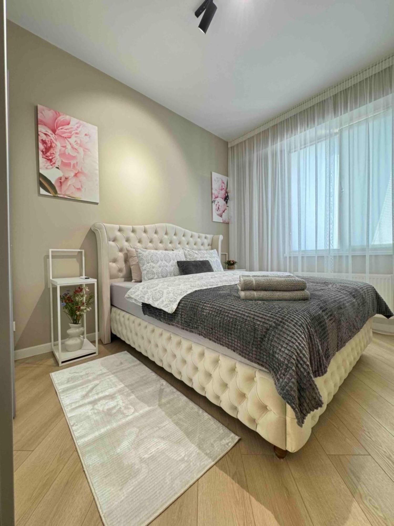Rentnow Modern Business Apartment With 3 Bedrooms In Centre Chisinau Exterior foto