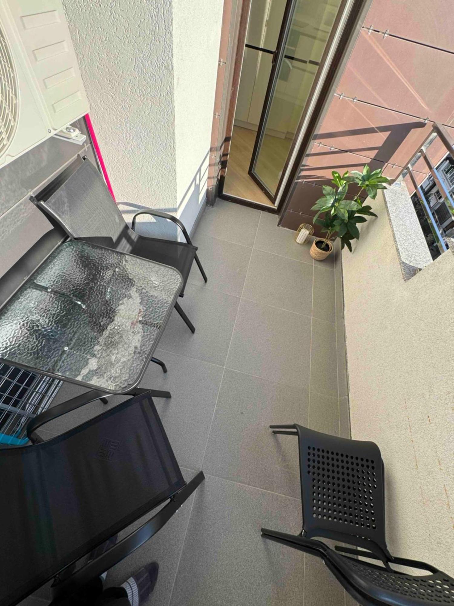 Rentnow Modern Business Apartment With 3 Bedrooms In Centre Chisinau Exterior foto